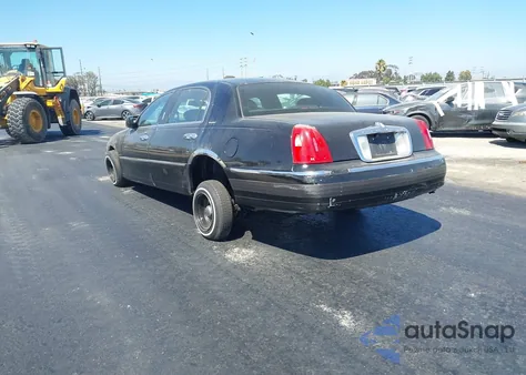 2001 Lincoln Town Car Executive from USA, damaged, VIN 1LNHM84W11Y632590